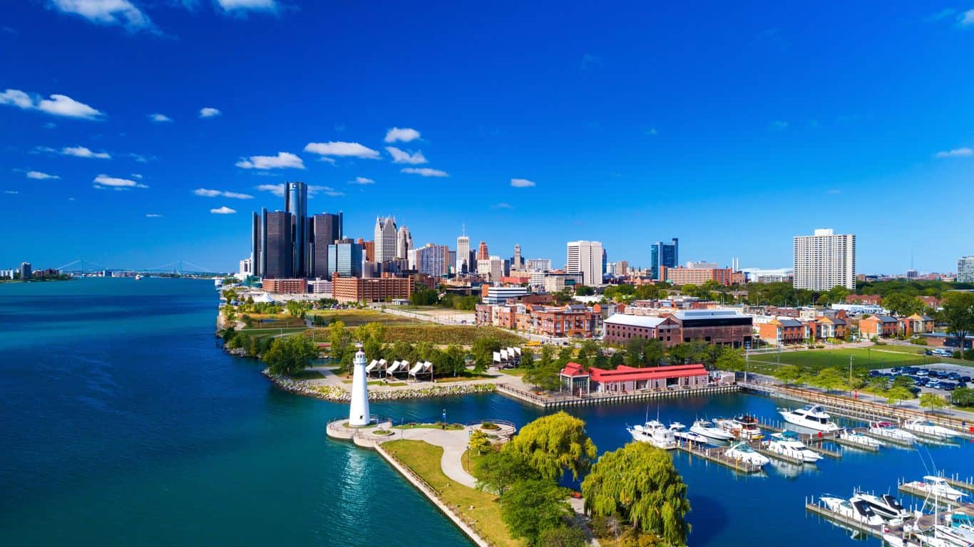 Detroit, MI skyline
